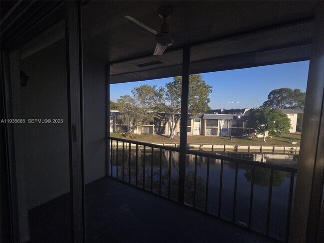 Building Photo - 8020 N Colony Cir