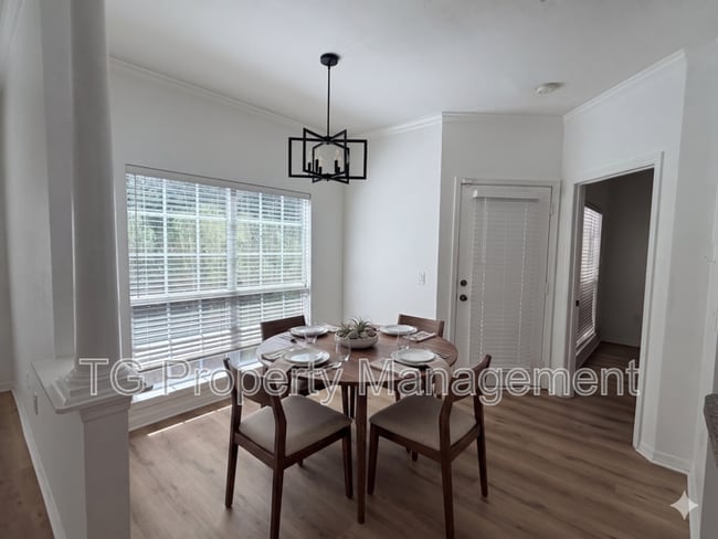Building Photo - 7800 Point Meadows Dr