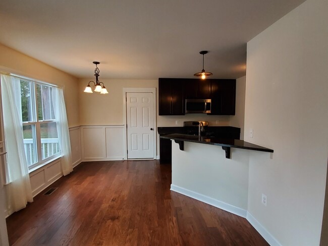 Building Photo - 10510 Woodland Dr