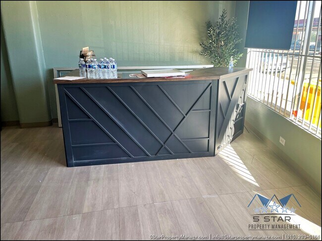 Building Photo - 1909 Yandell Dr