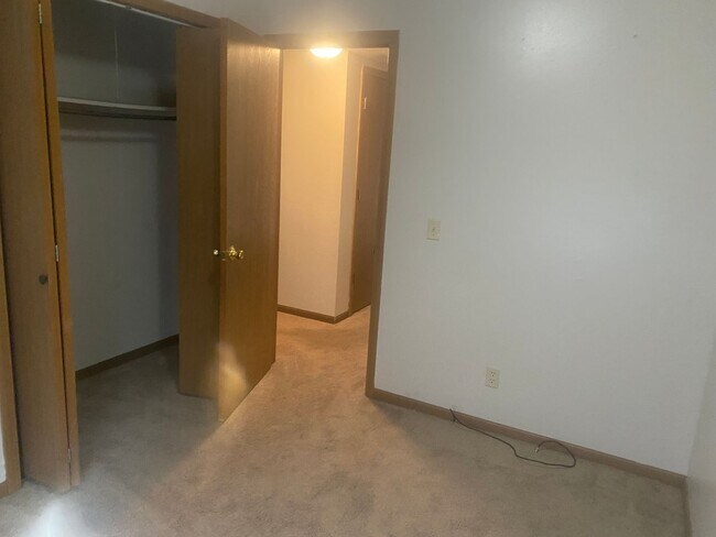 Building Photo - 612 E Madison St