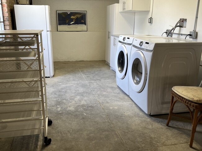 Private laundry w/ fridge - 462 S Beverwil Dr