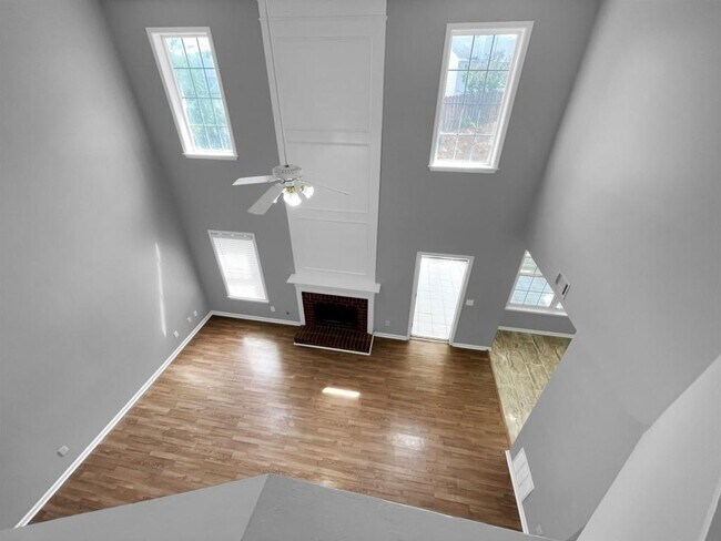 Building Photo - 1926 Leacroft Ct