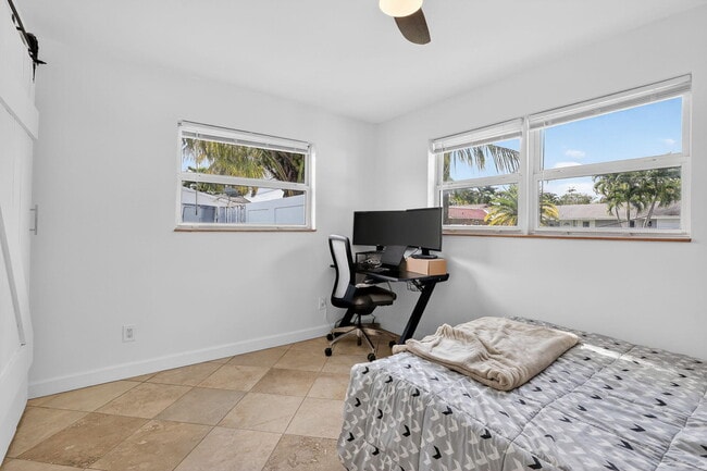 Building Photo - 4540 SW 28th Terrace