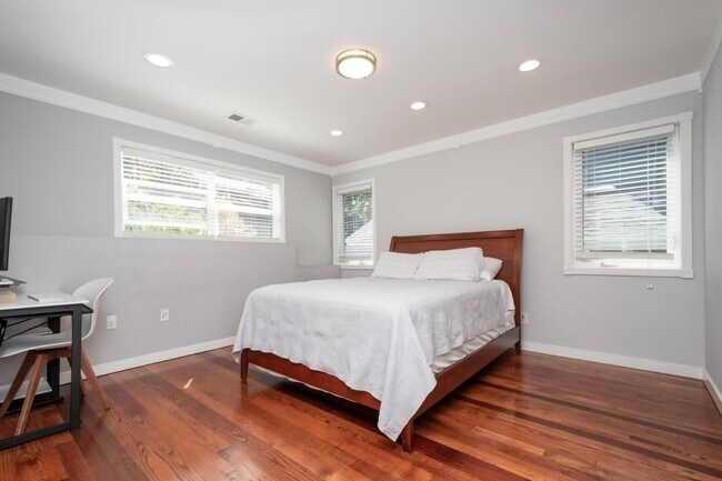 Building Photo - 2667 San Carlos Ave