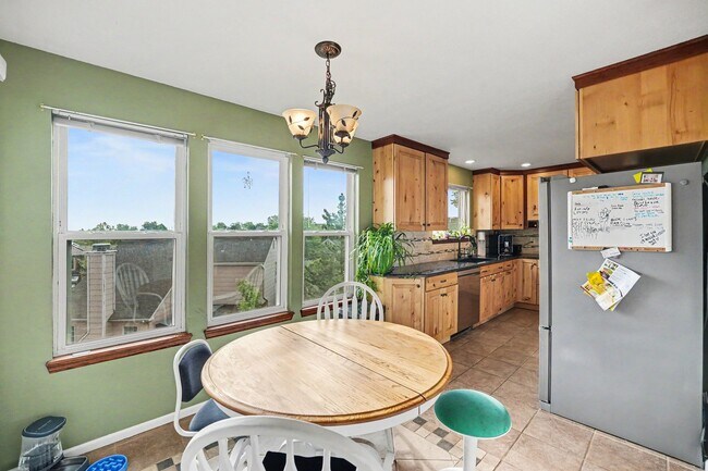 Building Photo - 448 Somerset Dr