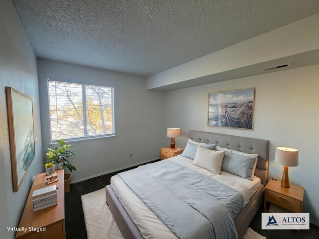 Building Photo - 2 bed 2 bath Condo W/D in Unit - $500 off first months rent!