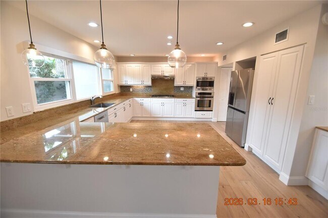 Building Photo - 571 Luzon Ave