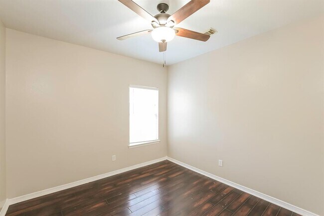 Building Photo - 28702 Hidden Cove Dr