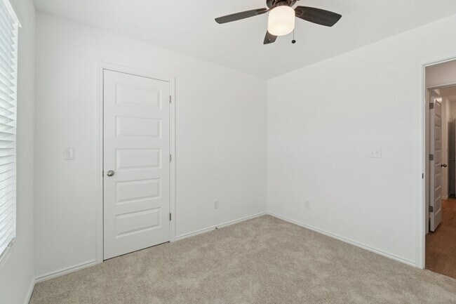 Building Photo - Edmond Rental