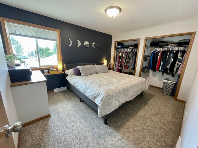 Building Photo - 3016 Maple Valley Dr