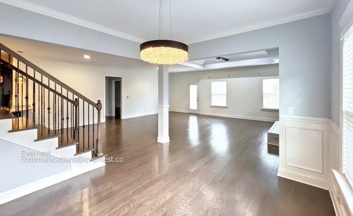 Building Photo - 5665 Bungalow Cir