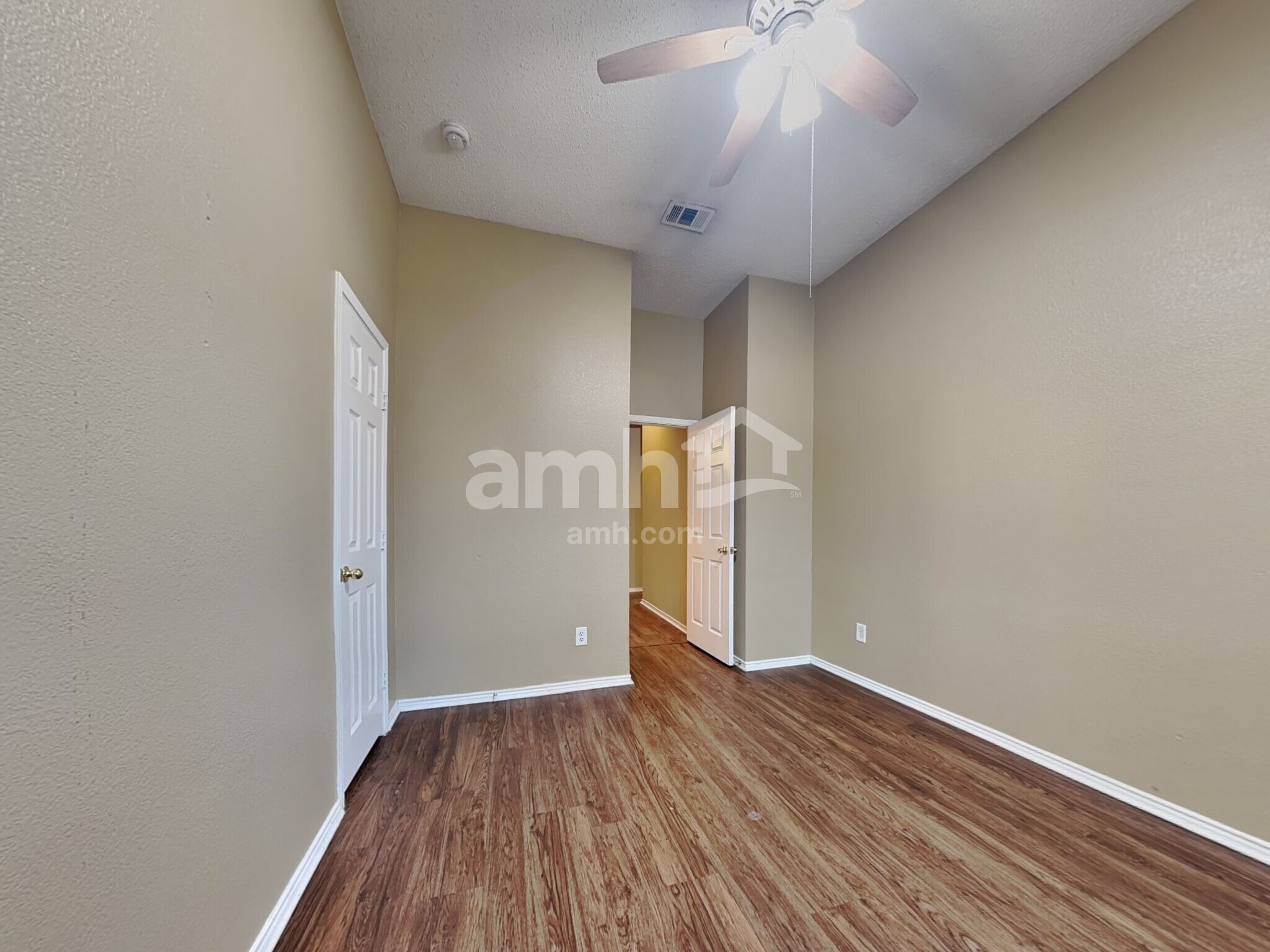 Building Photo - 7716 Parkwood Plaza Dr