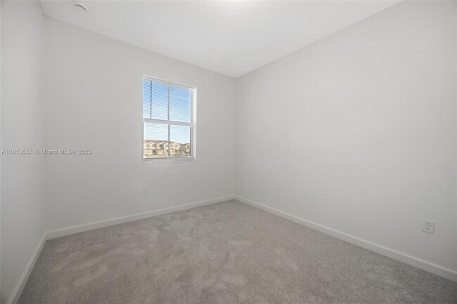 Building Photo - 2455 SE 28th St