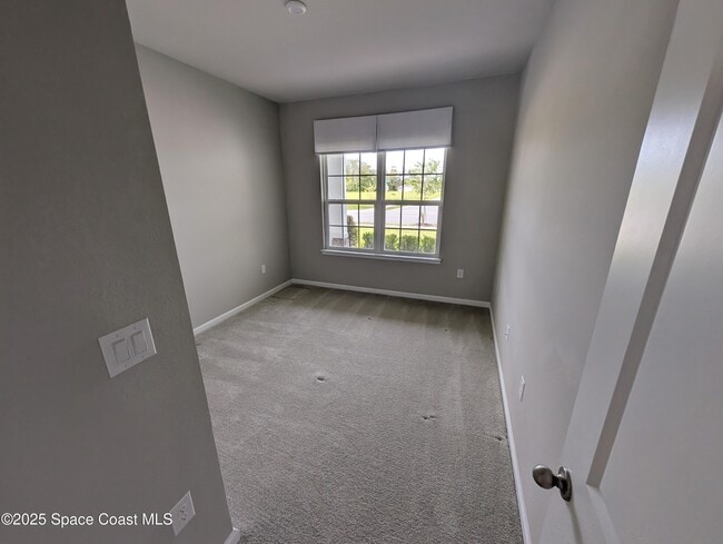 Building Photo - 2273 Landing Dr