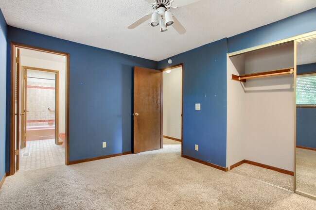 Building Photo - 1707 SW Binford Lake Pkwy