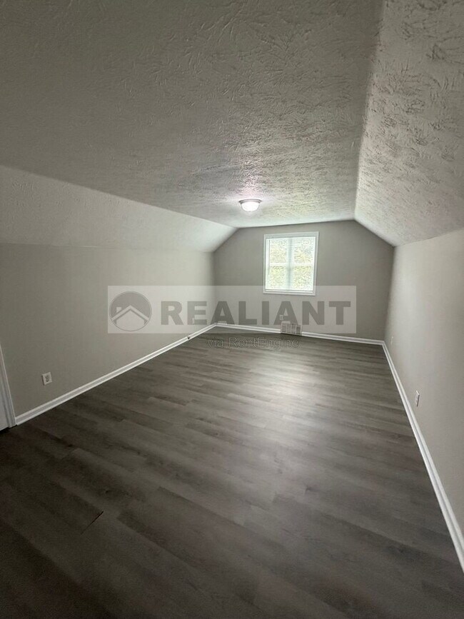 Building Photo - 1684 Hill View Pl