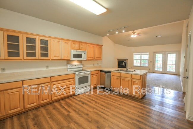 Building Photo - 6 Walford Ln