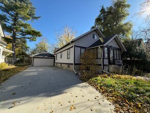 Building Photo - 2 Bed | 2 Bath | Single-Family Home