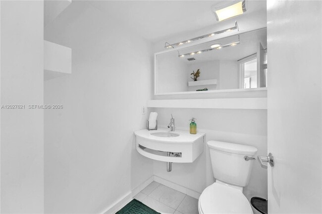 Building Photo - 16485 Collins Ave