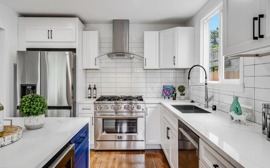 Building Photo - 2161 N Valley St