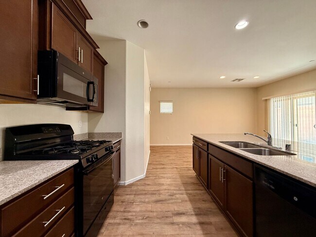 Building Photo - 3 BED 2.5 BATH 2 CAR GARAGE HOME w/ LOFT &...