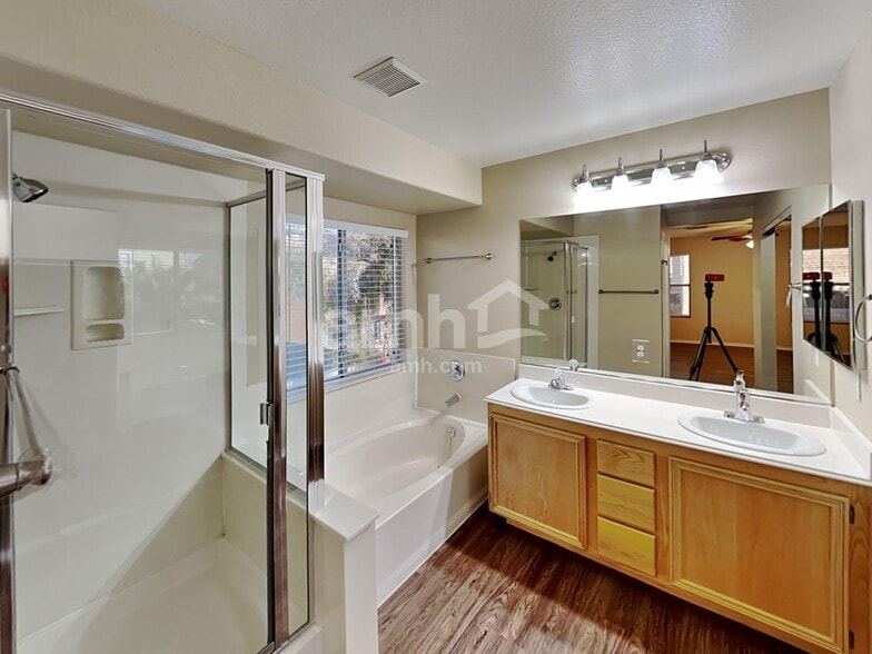 Building Photo - 9924 Ranch Hand Ave