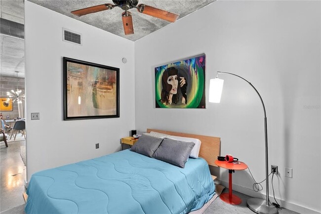 Building Photo - 1212 E Whiting St