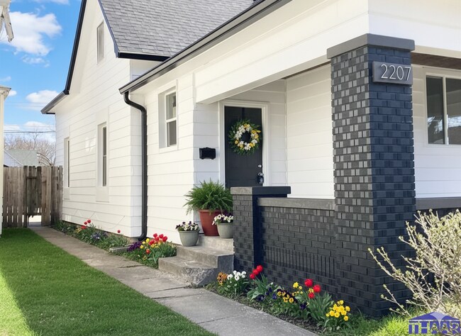 Primary Photo - Move in by November 30th… and pay NO RENT ...