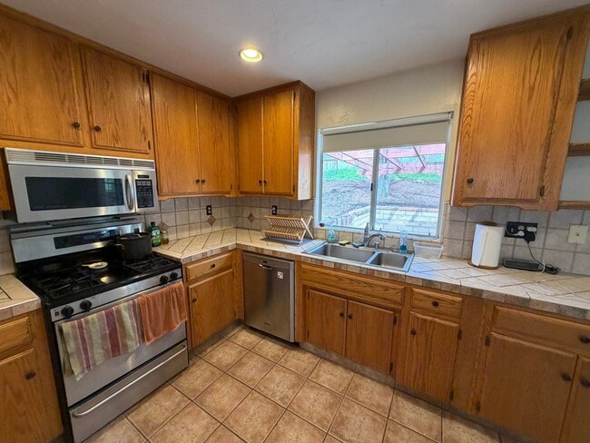 Building Photo - Beautiful County Property