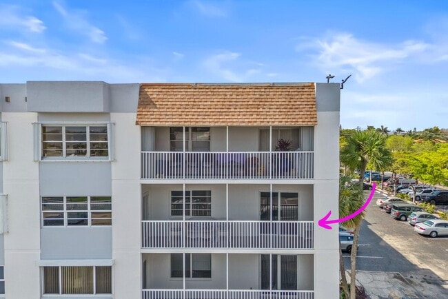 Building Photo - 1502 S Lakeside Dr