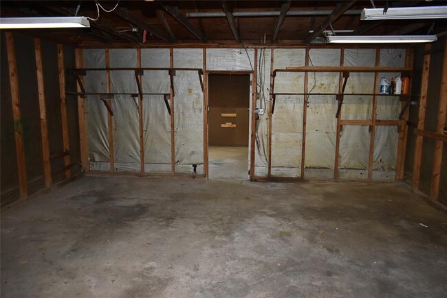 Building Photo - 107 Bogart St