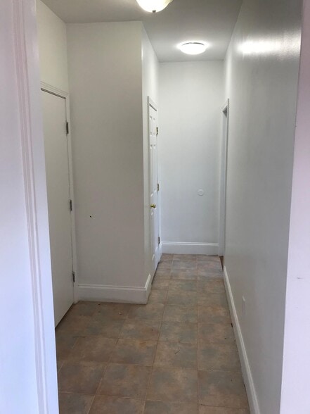 Building Photo - 151 Park Dr