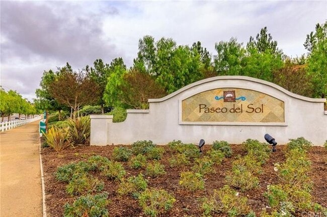 Building Photo - 4 bed Paseo del Sol Home with Downstairs B...