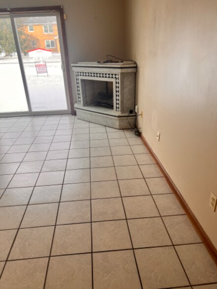 Building Photo - 9920 Delray Dr