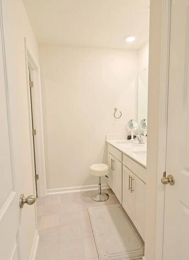 Building Photo - Beautiful 5 Bedroom, 3 Bath Home- New to Rental Market- Short Commute to Ft. Bragg