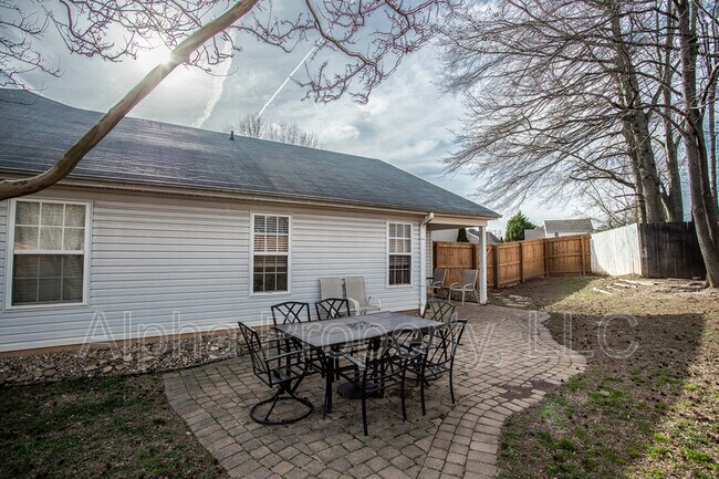 Building Photo - 15 Avalon Ct