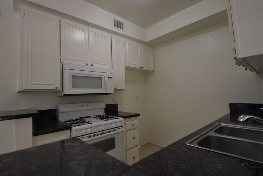 Building Photo - 11434 Moorpark St