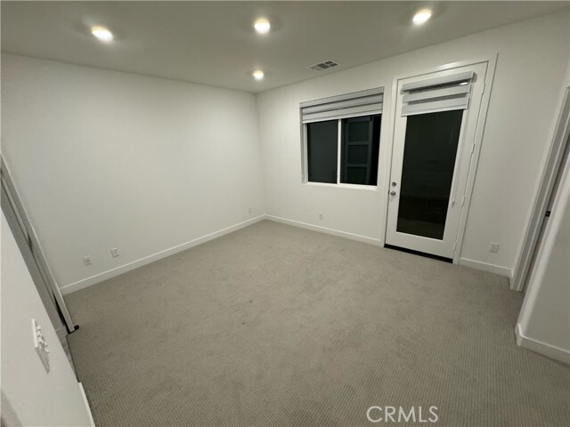 Building Photo - 247 Sash