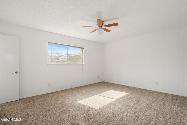 Building Photo - 2117 Anise Dr