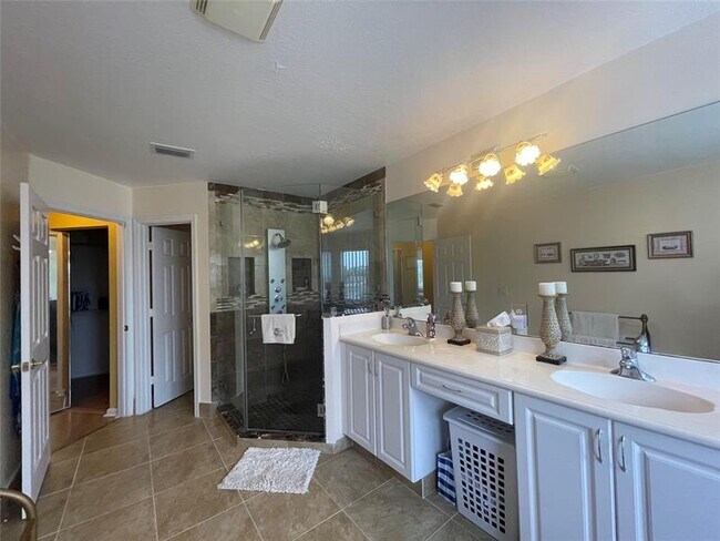 Building Photo - 6911 Sea Daisy Dr