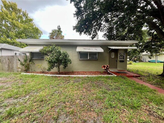 Primary Photo - 860 44th Ave N