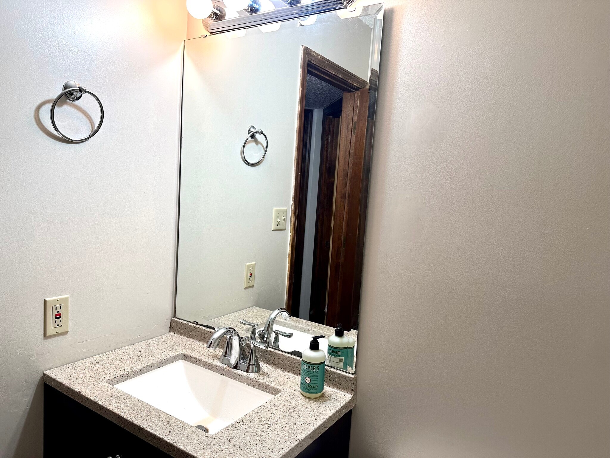 Building Photo - 1121 New Jersey St