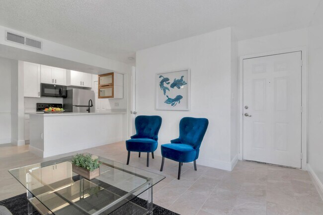 Building Photo - Lake Front - Ground Floor - Renovated 2 Be...