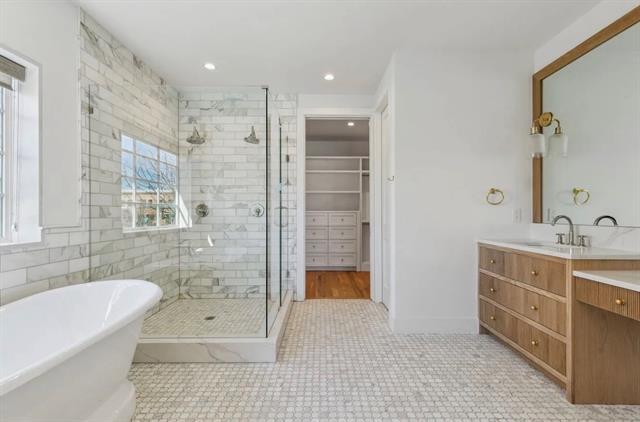 Building Photo - 5800 Goodwin Ave