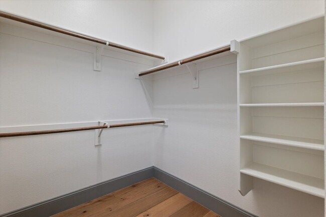 Building Photo - 1040 Edgefield Lane