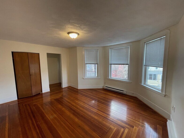 Building Photo - 14 Garrison Ave