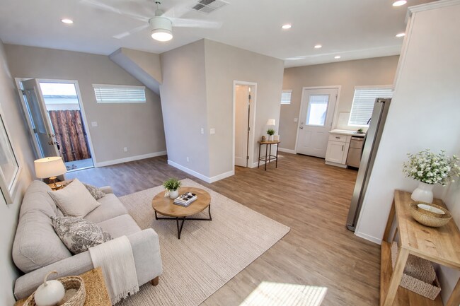 Building Photo - Newer Build, 4BD/2BA