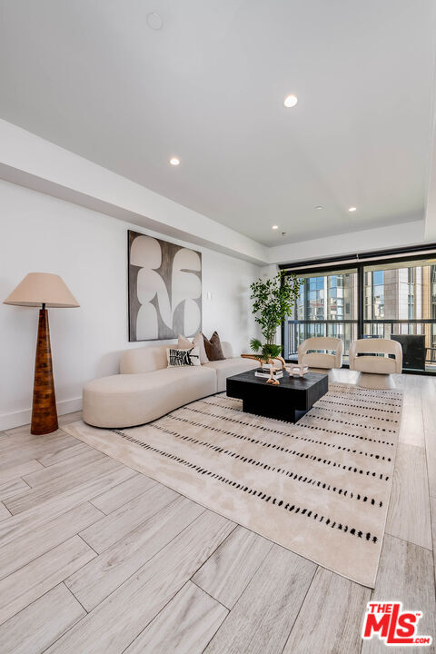 Building Photo - 10790 Wilshire Blvd