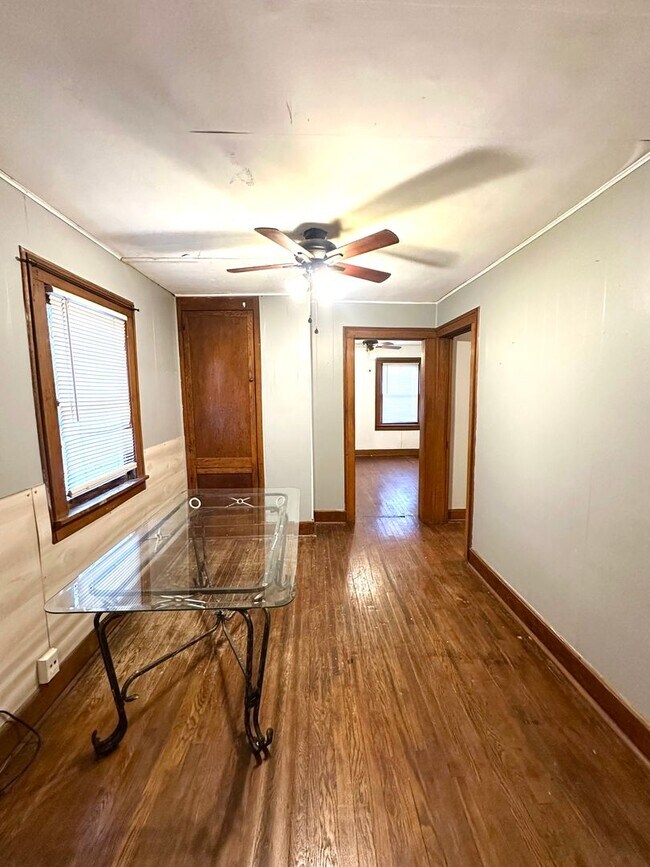 Building Photo - Versatile 2-Bedroom Home with Bonus Room and Spacious Yard